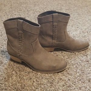 Shoedazzle Vilma Ankle Booties